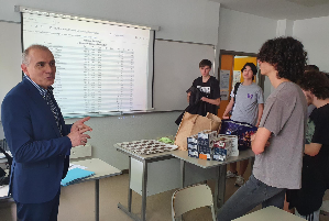 Remise des prix avec Monsieur Dziki (Proviseur-Adjoint)